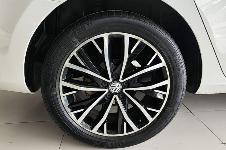 Used Volkswagen Bora 2019 Bora Legend 1.5L Automatic Leading Model China VI Standard Right Rear Wheel Hub