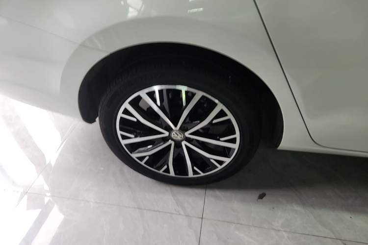 Used Volkswagen Bora 2019 Bora Legend 1.5L Automatic Leading Model China VI Standard Right Rear Wheel Hub