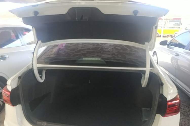 Used Volkswagen Bora 2019 Revised Version 1.5L Manual Fashion Edition China VI Standard Trunk