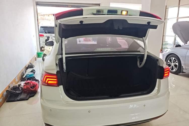 Used Volkswagen Bora 2019 1.5L Automatic Elite Version Trunk