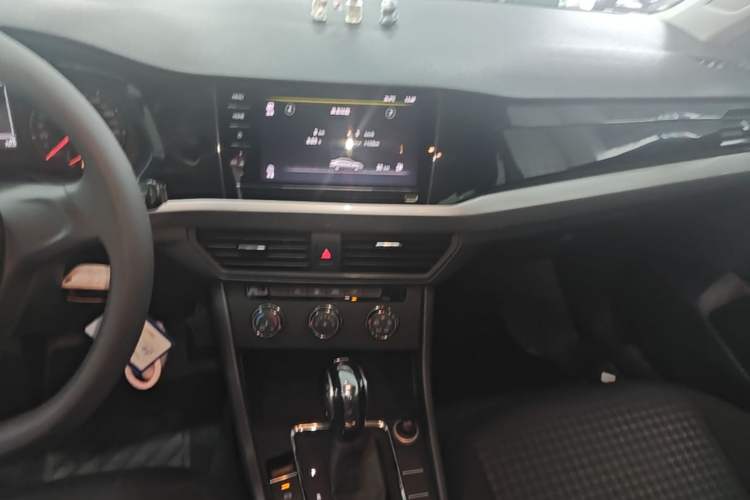 Used Volkswagen Bora 2019 1.5L Automatic Fashion Model Audio And AC Panel