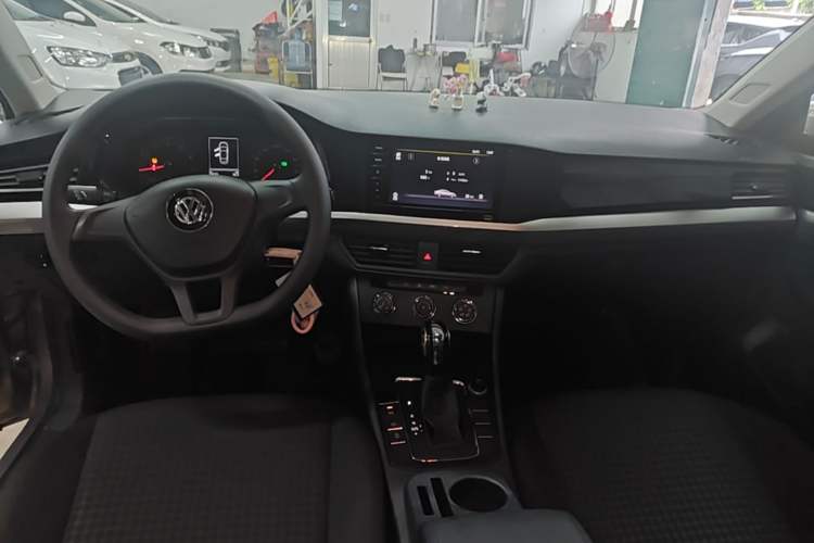 Used Volkswagen Bora 2019 1.5L Automatic Fashion Model Center Console