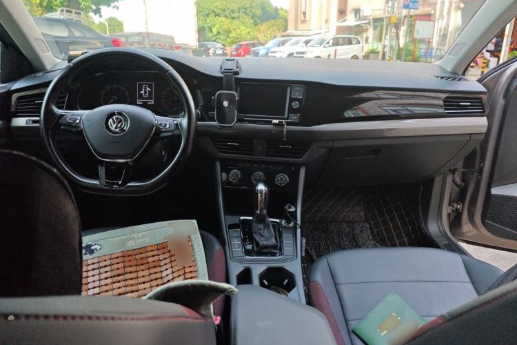 Used Volkswagen Bora 2019 Revised Version 1.5L Automatic Comfort Edition China VI Standard Center Console