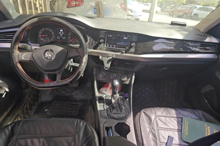 Used Volkswagen Bora 2019 Revised Version 1.5L Automatic Fashionable Style China VI Center Console