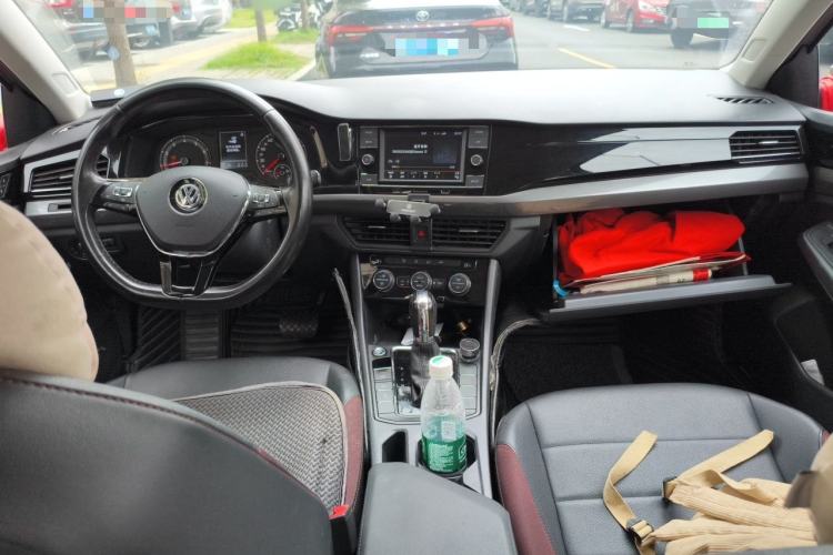 Used Volkswagen Bora 2019 Revised Version 1.5L Automatic Elite Edition China VI Standard Center Console
