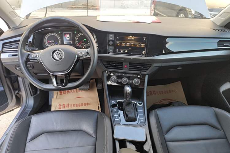 Used Volkswagen Bora 2019 Revised 1.5L Automatic Luxury Version China VI Standard Center Console