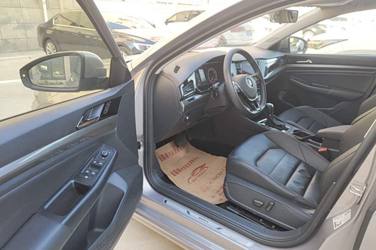 Used Volkswagen Bora 2019 Revised 1.5L Automatic Luxury Version China VI Standard Driver Seat