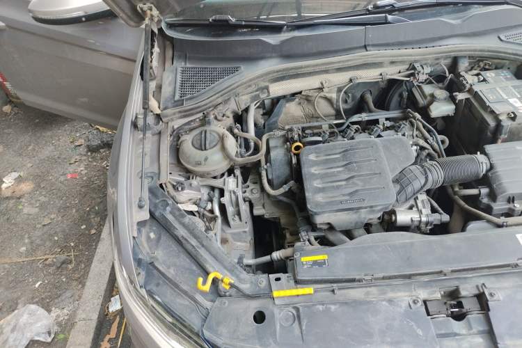 Used Volkswagen Bora 2019 1.5L Manual Comfort Version Engine Bay Right