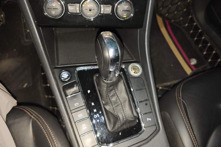 Used Volkswagen Bora 2019 280TSI DSG Luxury Model Gear Lever