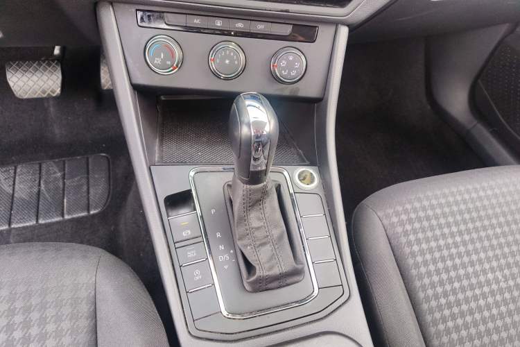 Used Volkswagen Bora 2019 Revised Version 1.5L Automatic Fashionable Style China VI Gear Lever