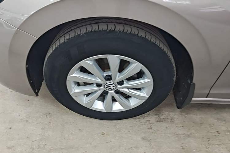 Used Volkswagen Bora 2019 1.5L Automatic Fashion Model Left Front Wheel Hub