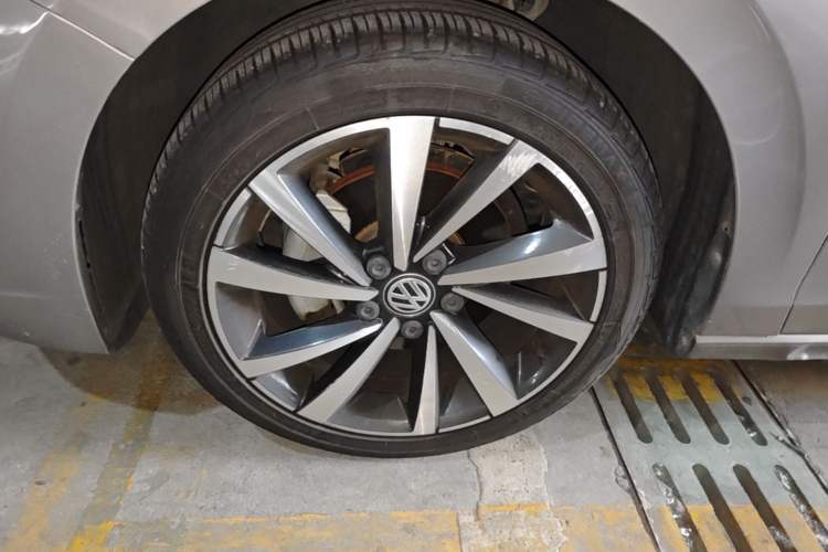 Used Volkswagen Bora 2019 280TSI DSG Luxury Model Left Front Wheel Hub