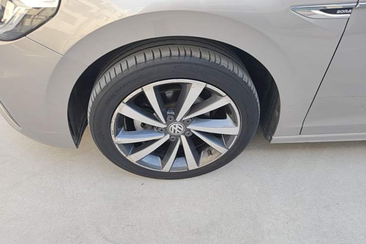 Used Volkswagen Bora 2019 Revised 1.5L Automatic Luxury Version China VI Standard Left Front Wheel Hub