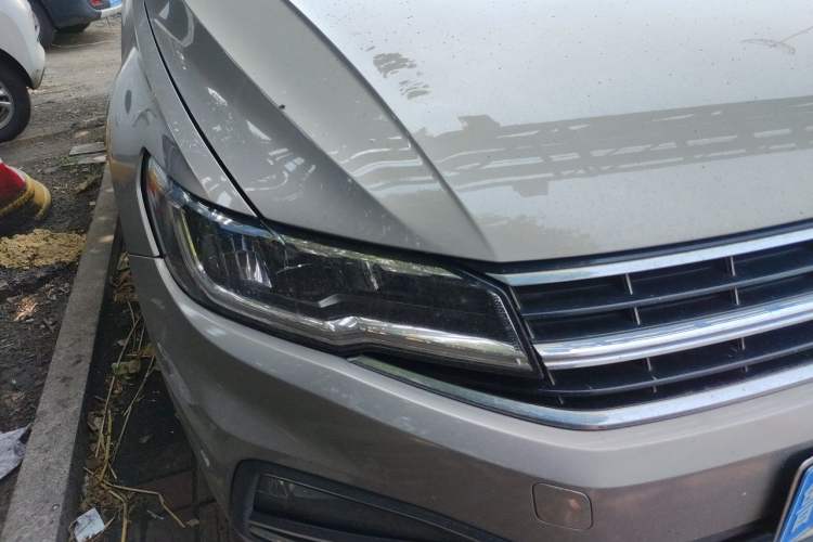 Used Volkswagen Bora 2019 1.5L Manual Comfort Version Right Front Headlight