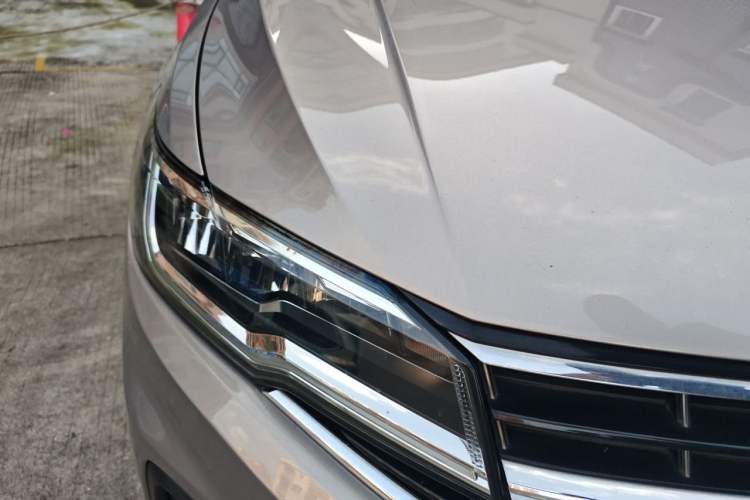 Used Volkswagen Bora 2019 Revised Version 1.5L Automatic Comfort Edition China VI Standard Right Front Headlight