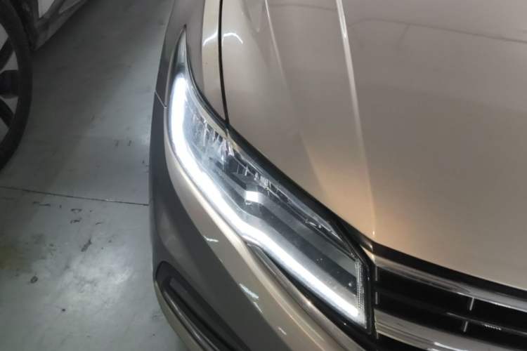 Used Volkswagen Bora 2019 Revised Version 1.5L Automatic Elite Edition China VI Standard Right Front Headlight