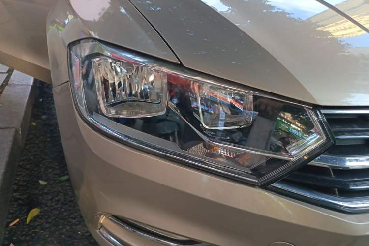 Used Volkswagen Bora 2019 Bora·Legend 1.5L Automatic Leading Model China V Emission Standard Right Front Headlight