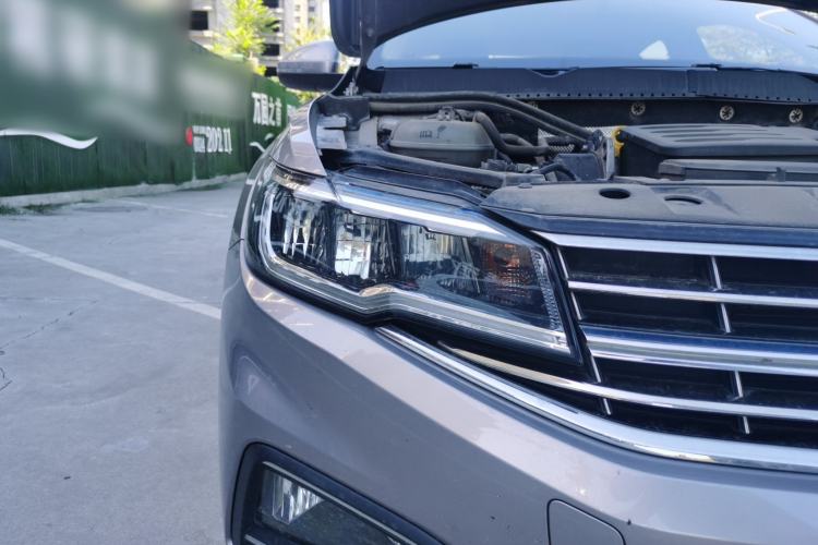 Used Volkswagen Bora 2019 Revised Version 1.5L Automatic Comfort Edition China VI Standard Right Front Headlight