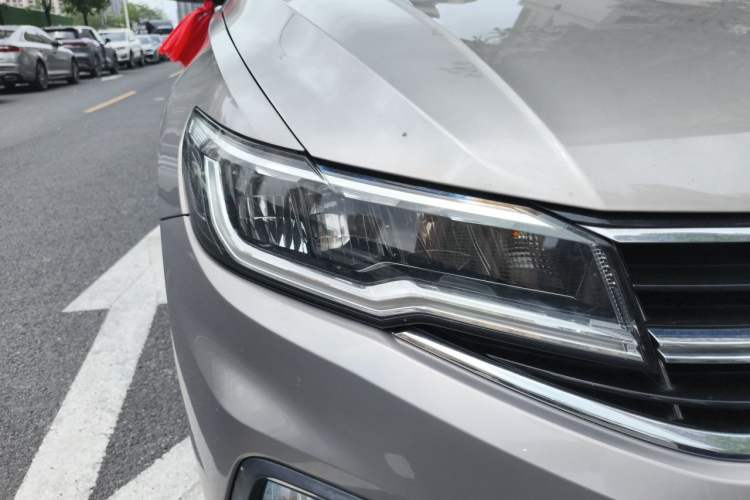Used Volkswagen Bora 2019 Revised Version 1.5L Automatic Elite Edition China VI Standard Right Front Headlight