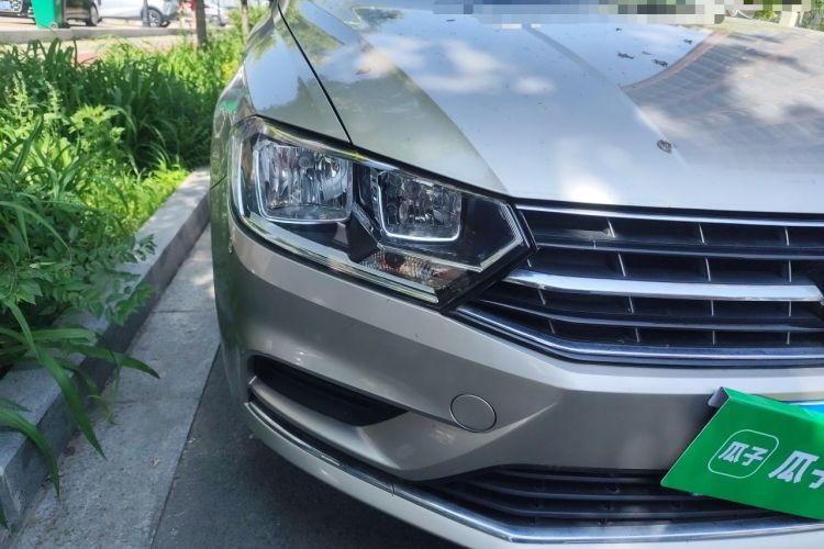 Used Volkswagen Bora 2019 Bora·Legend 1.5L Automatic Leading Model China V Emission Standard Right Front Headlight