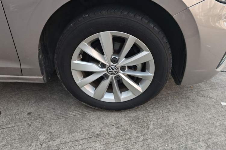 Used Volkswagen Bora 2019 Revised Version 1.5L Automatic Comfort Edition China VI Standard Right Front Wheel Hub