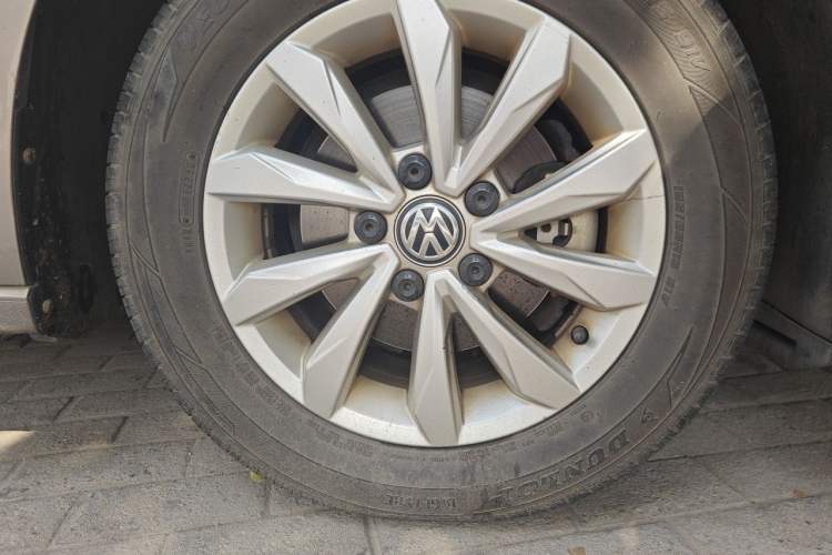 Used Volkswagen Bora 2019 Revised Version 1.5L Automatic Fashionable Style China VI Right Front Wheel Hub