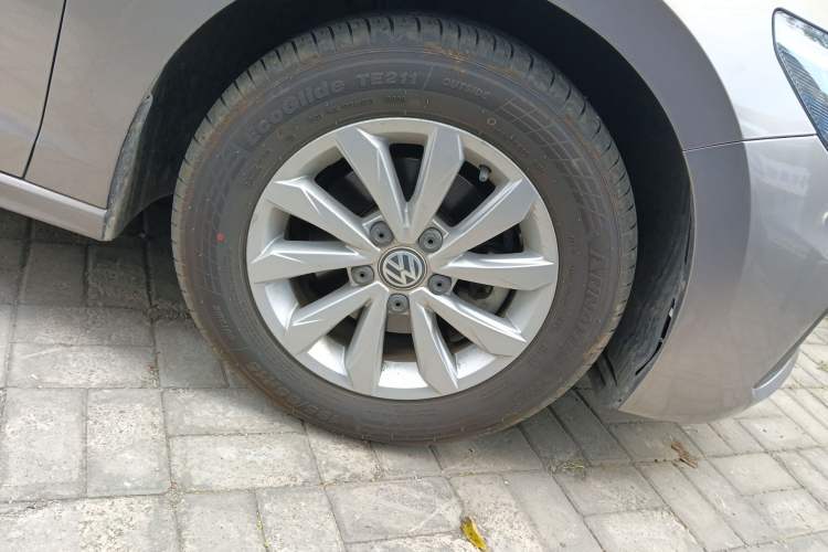 Used Volkswagen Bora 2019 1.5L Manual Fashion Edition Right Front Wheel Hub