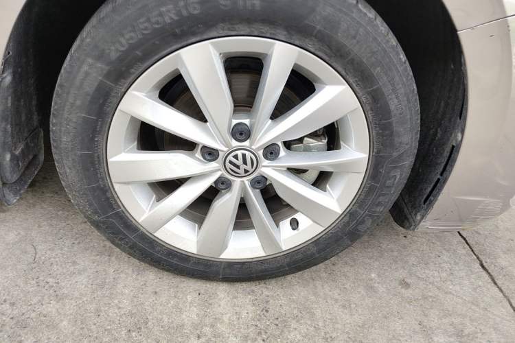 Used Volkswagen Bora 2019 1.5L Automatic Comfort Model Right Front Wheel Hub