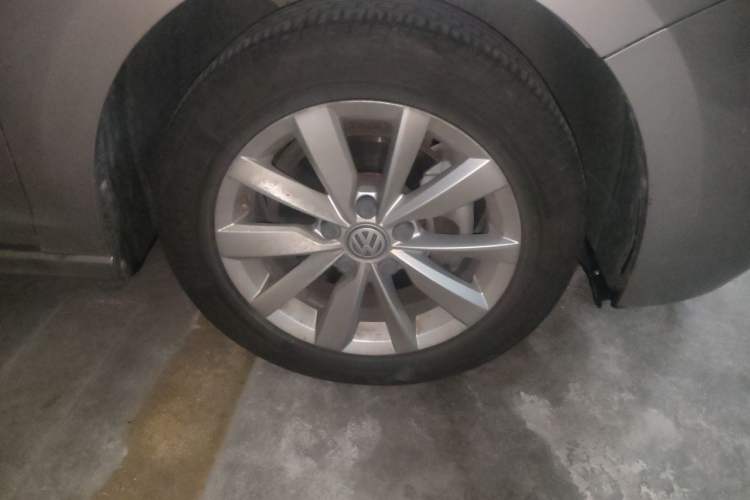 Used Volkswagen Bora 2019 280TSI DSG Elite Model Right Front Wheel Hub