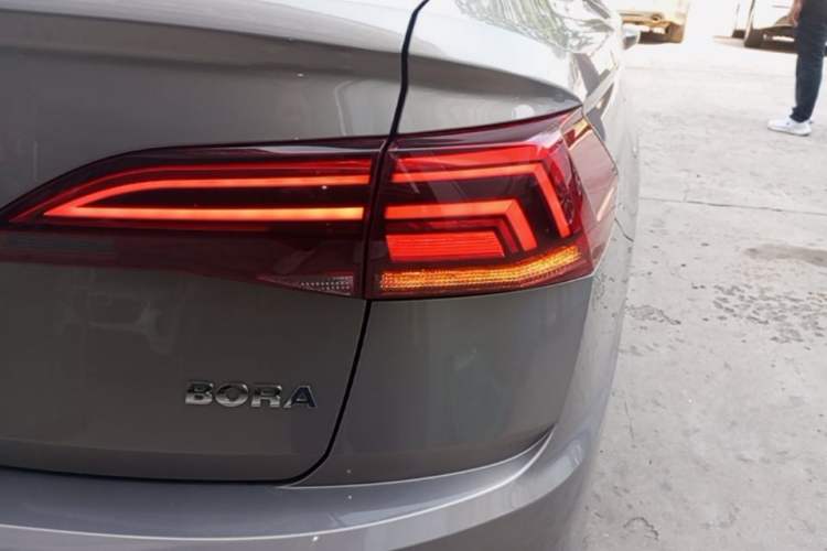 Used Volkswagen Bora 2019 Revised Version 1.5L Automatic Comfort Edition China VI Standard Right Rear Taillight