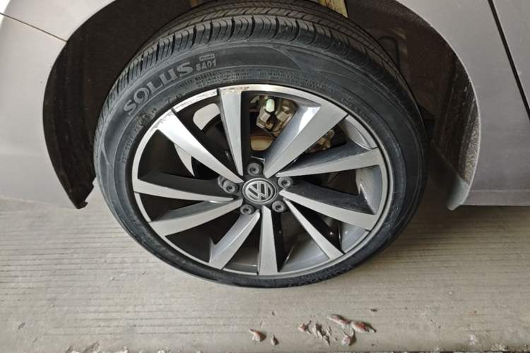 Used Volkswagen Bora 2019 280TSI DSG Luxury Model Right Rear Wheel Hub