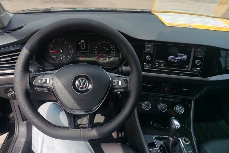 Used Volkswagen Bora 2020 1.5L Automatic Comfort Model Center Console