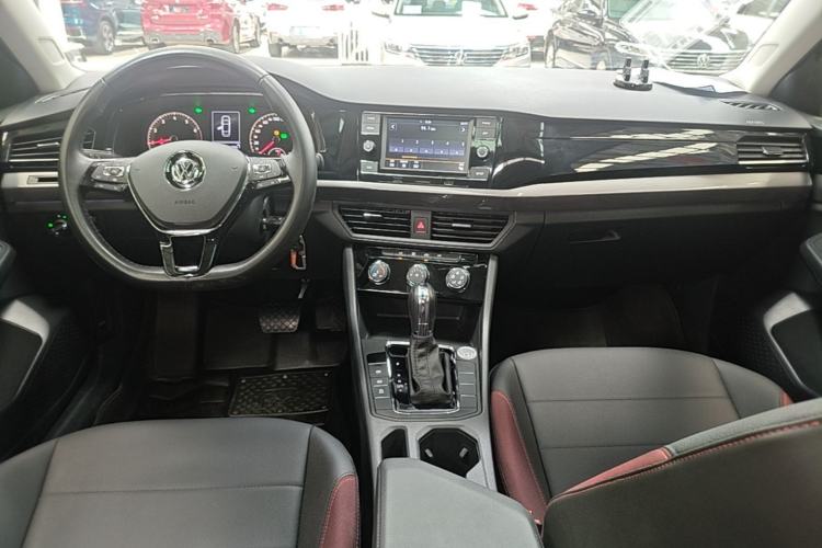 Used Volkswagen Bora 2020 1.5L Automatic Comfort Model Center Console