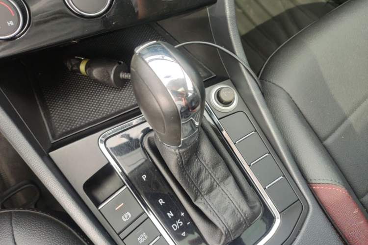 Used Volkswagen Bora 2020 1.5L Automatic Comfort Model Gear Lever