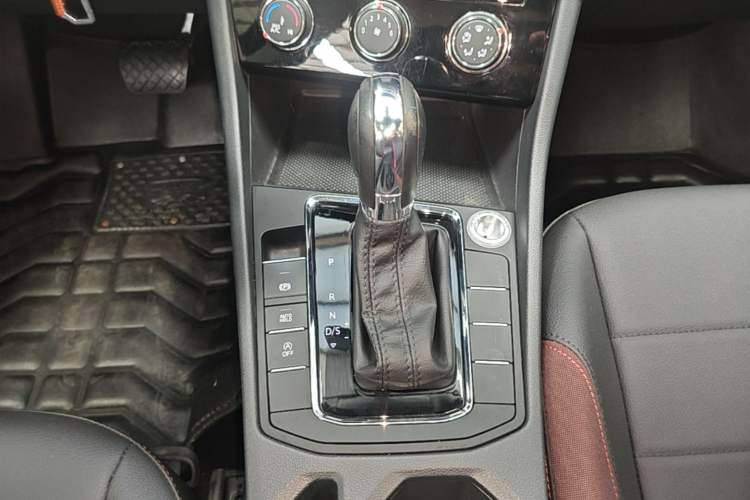 Used Volkswagen Bora 2020 1.5L Automatic Comfort Model Gear Lever