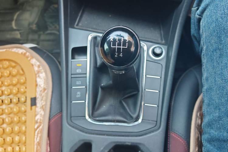 Used Volkswagen Bora 2020 1.5L Manual Comfort Version Gear Lever