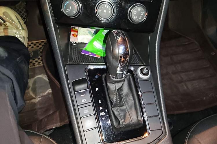 Used Volkswagen Bora 2020 1.5L Automatic Comfort Model Gear Lever