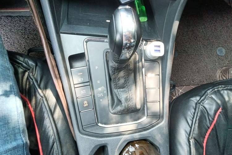 Used Volkswagen Bora 2020 1.5L Automatic Fashion Edition Gear Lever