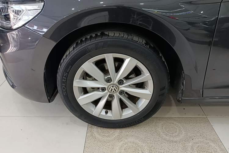 Used Volkswagen Bora 2020 1.5L Automatic Elite Version Left Front Wheel Hub