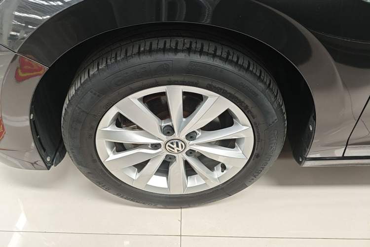 Used Volkswagen Bora 2020 1.5L Automatic Comfort Model Left Front Wheel Hub