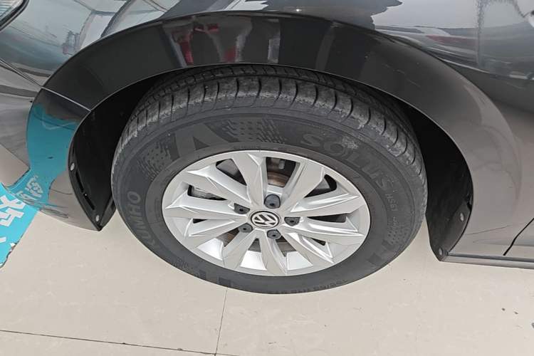 Used Volkswagen Bora 2020 1.5L Manual Fashion Edition Left Front Wheel Hub