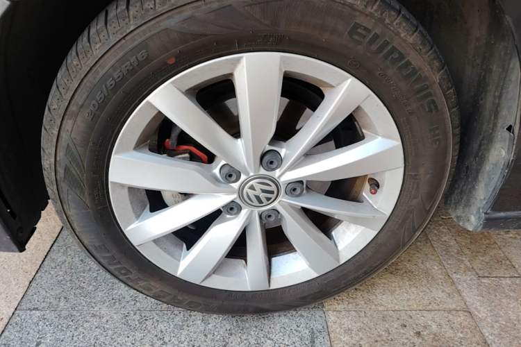 Used Volkswagen Bora 2020 1.5L Automatic Elite Version Left Front Wheel Hub