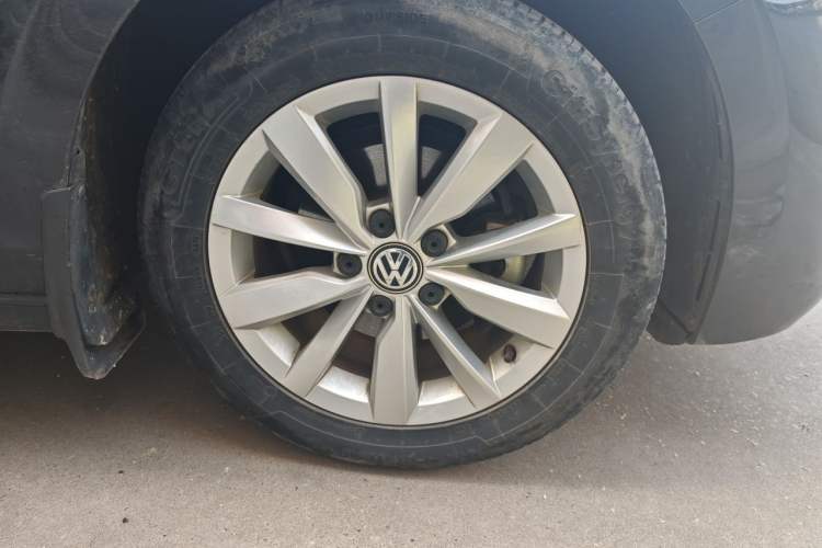 Used Volkswagen Bora 2020 1.5L Manual Comfort Version Right Front Wheel Hub
