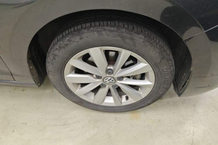 Used Volkswagen Bora 2020 1.5L Automatic Elite Version Right Front Wheel Hub