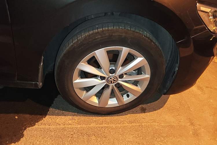Used Volkswagen Bora 2020 1.5L Automatic Comfort Model Right Front Wheel Hub