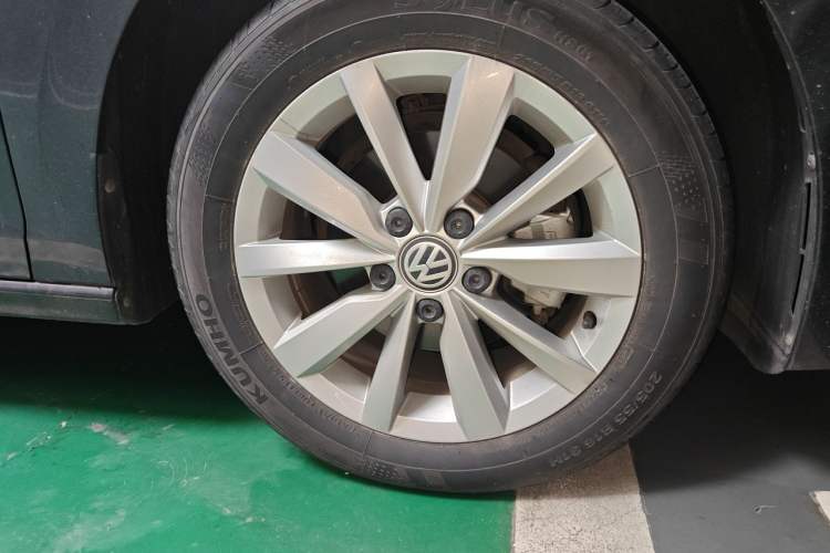 Used Volkswagen Bora 2020 1.5L Automatic Comfort Model Right Front Wheel Hub
