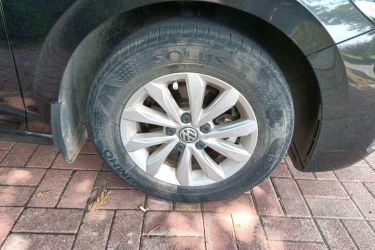 Used Volkswagen Bora 2020 1.5L Automatic Fashion Edition Right Front Wheel Hub