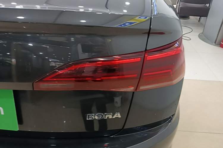 Used Volkswagen Bora 2020 1.5L Automatic Elite Version Right Rear Taillight
