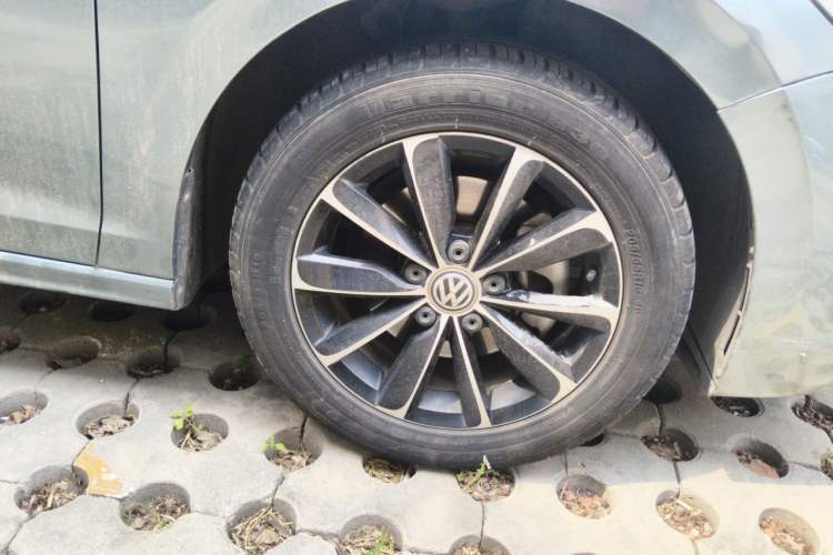 Used Volkswagen Bora 2020 Revised Version 280TSI DSG Elite Edition Right Front Wheel Hub