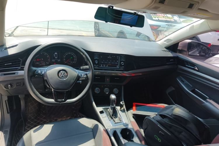Used Volkswagen Bora 2020 1.5L Automatic Comfort Model Center Console